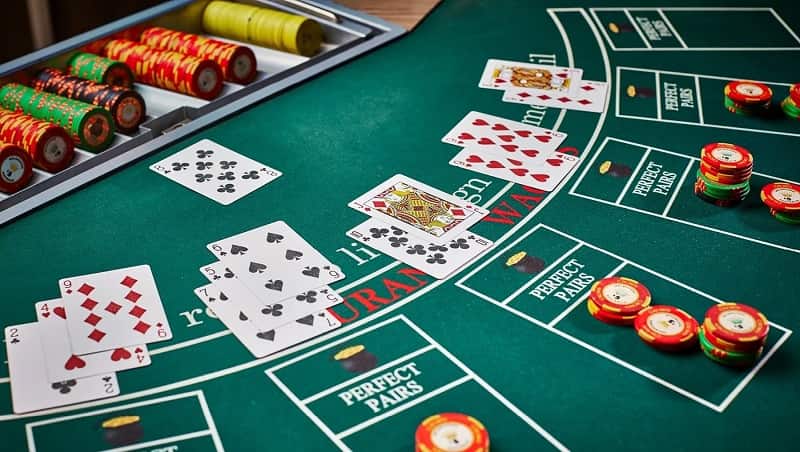 Vì Sao Blackjack Nhiều Người Chơi? Luật Chơi Và Cách Tham Gia Blackjack nhiều người chơi do có nguyên tắc chơi đơn giản
